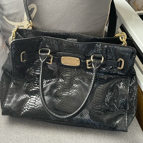 Michael kors black snake skin with gold hardware - Picture 5 of 5